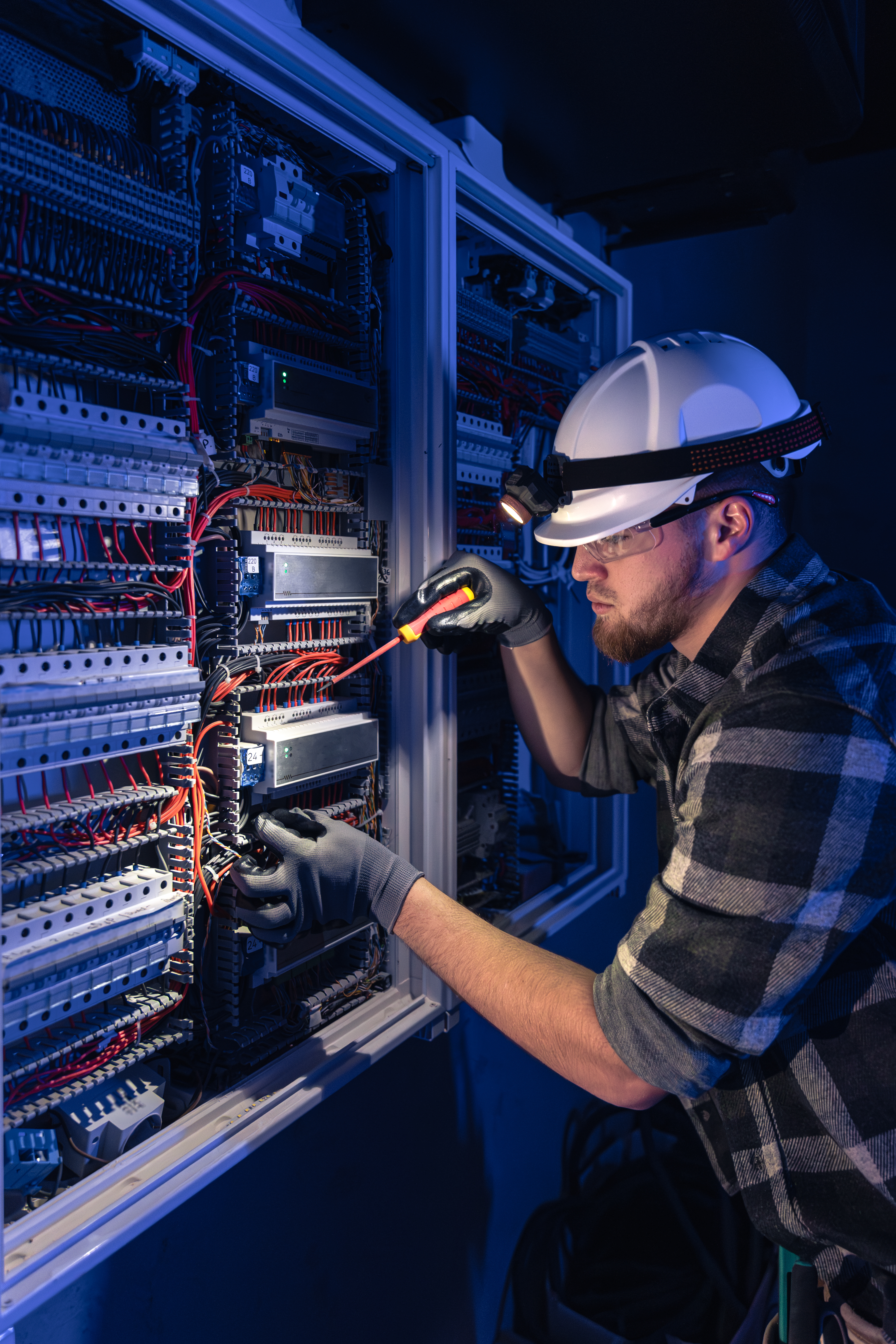 Moderný dom s elektrikárskymi prácami